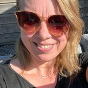 helderziende Jessie- Hallo, ik ben medium Jessie. Als oprecht en eerlijk persoon ligt mijn kracht in het helpen en aanvoelen van mensen. Mijn intuitie stelt me in staat om diepere inzichten te verkrijgen in de situaties en emoties waarmee jij mogelijk worstelt. Ik begrijp dat het leven soms uitdagend kan zijn en dat het soms fijn is om met iemand te praten die naar je luistert en je zonder oordeel ondersteunt. Denk je dat ik van betekenis kan zijn voor jou? Aarzel dan niet om  met mij op te nemen. Samen kunnen we werken aan jouw persoonlijke groei. Ik kijk ernaar uit om je te helpen en je op jouw pad te begeleiden. Onthoud, je staat er niet alleen voor, ik ben hier om je te ondersteunen. 4 minuten gratis consult met onze helderzienden bij eerste kredietoplading. Helderziende hulplijn waar een helderziende  je   inzicht en    antwoord geeft. Bij aanmaak van een gratis account, ontvangt u 4 gratis minuten bij eerste kredietoplading om   te bellen met een   helderziende.